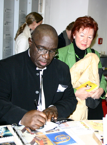 Oral Moses Signing CDs